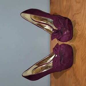BAMBOO Round-Toe Plum Suede Heels Sz 6.5